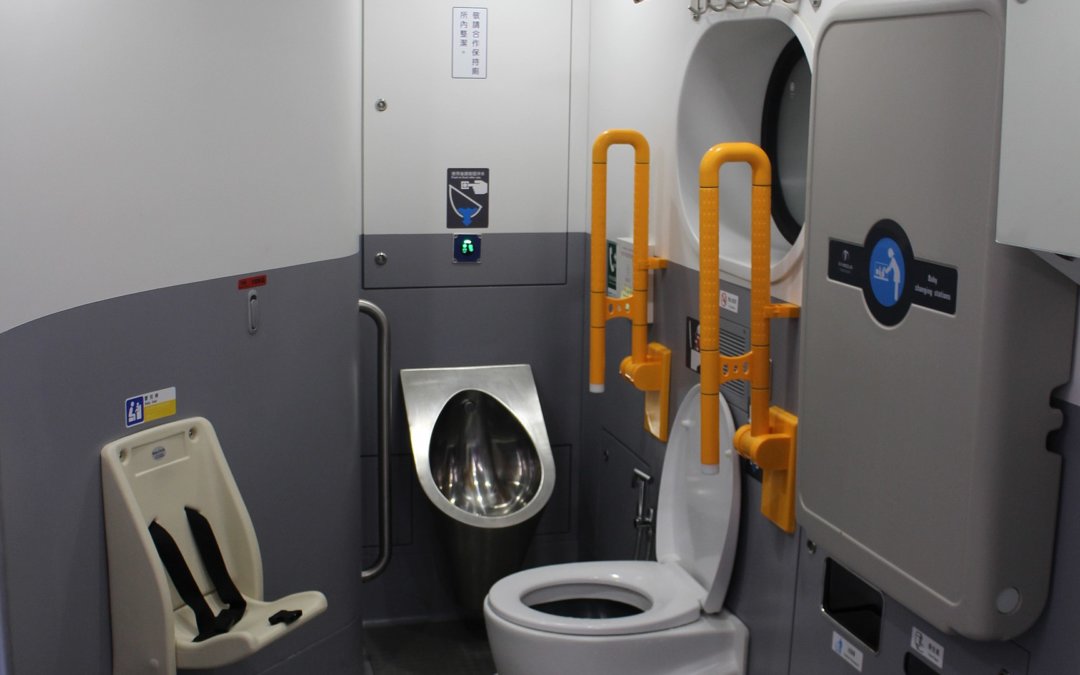 Henry Vinson The Best Times To Use Airplane Restrooms